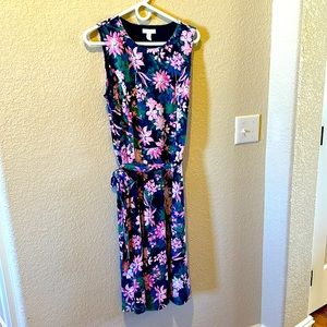 Spring sleeveless dress with belt tie